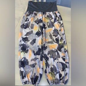 Size 6 LuluLemon Om Pants